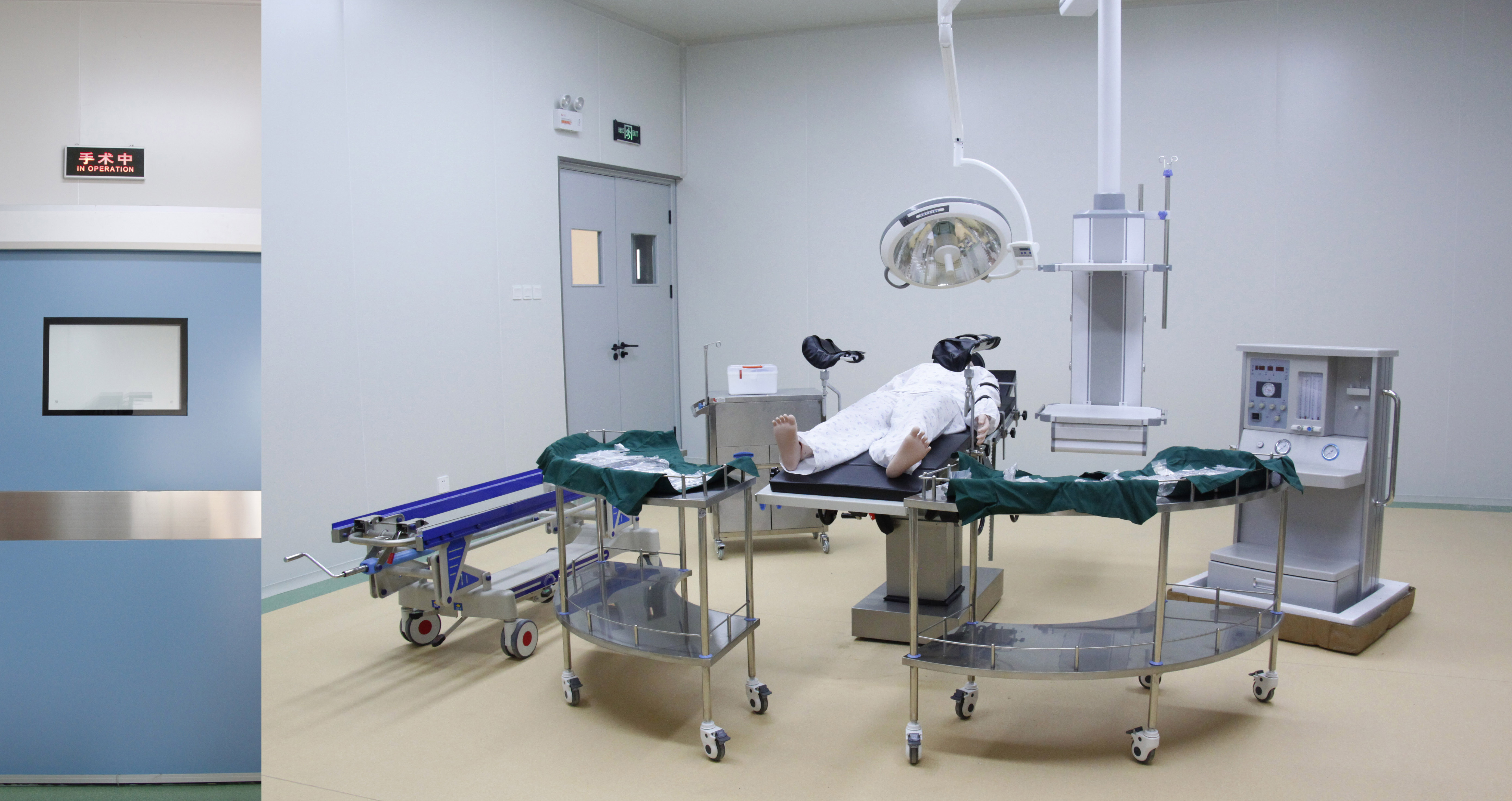 模拟手术室2.JPG